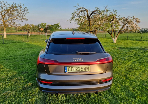 Audi e-tron cena 198500 przebieg: 90600, rok produkcji 2022 z Grudziądz małe 497